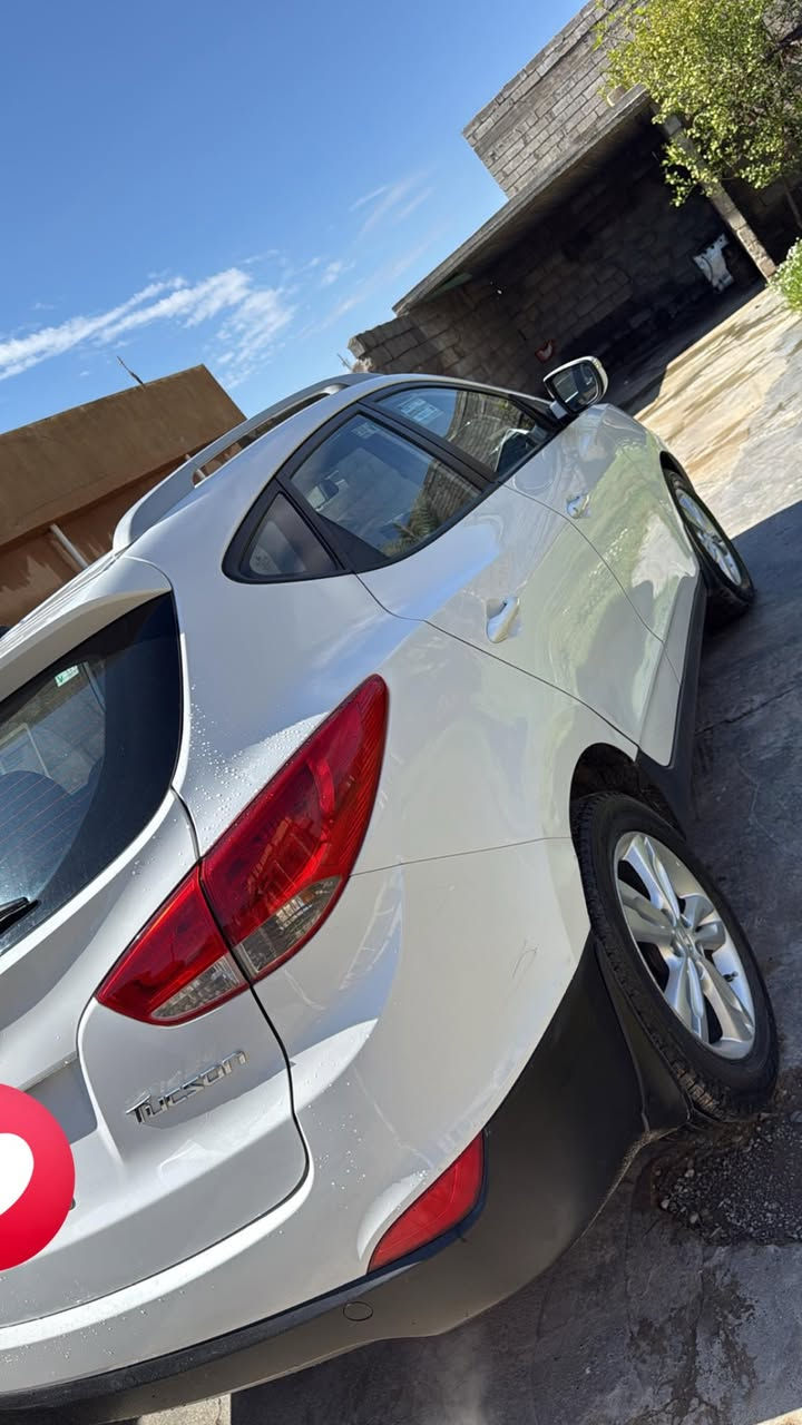 توكسان خلجي 
موديل 2012 رقم اربيل سنوية لل٢٠٢٧ 
 سيارة جديده ماشيه ١٠٠ km  
محرك 4 دوش مامفتوح كير محرك شرط 
تبريد تدفئه طخم تاير كله جديد سياره بعدها وضع شركه
للبيع او المراوس السعر١٤٥ وبيها مجال 
مكان السياره الشرقاط 
***********
***********
