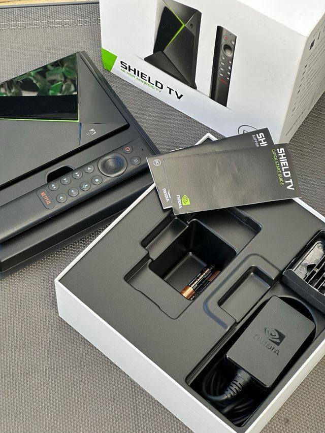 📺 NVIDIA SHIELD TV Pro - أقوى جهاز ترفيهي منزلي 🚀
إذا كنت تبحث عن الأداء الأعلى والاستقرار التام، فإن Shield TV Pro هو الخيار الأول لمحترفي البث والألعاب.
💡 أبرز المواصفات التقنية:
• المعالج: NVIDIA Tegra X1+ أسرع بنسبة 25% من الجيل السابق.
• الدقة: دعم كامل لـ 4K HDR مع تقنية ترقية الصورة المتقدمة بالذكاء الاصطناعي (AI Upscaling).
• الصوت والصورة: يدعم Dolby Vision HDR و Dolby Atmos لتجربة سينمائية متكاملة.
• الذاكرة: رام 3 جيجابايت مع مساحة تخزين 16 جيجابايت (قابلة للتوسيع عبر USB).
• النظام: يعمل بنظام Android TV الرسمي مع دعم كامل لمتجر Google Play.
• الألعاب: دعم خدمة الألعاب السحابية GeForce NOW وتحويل الجهاز لمنصة ألعاب قوية.
🔥 المميزات الإضافية:
✅ منافذ USB 3.0: لتوصيل هاردسك خارجي أو وحدات تحكم.
✅ Plex Media Server: الجهاز يعمل كخادم ميديا متكامل (Built-in).
✅ التحكم الصوتي: دعم كامل لمساعد جوجل الصوتي (Google Assistant) و Alexa.
✅ ريموت متطور: إضاءة خلفية للأزرار، مستشعر حركة، وخاصية البحث عن الريموت عند ضياعه.
الجهاز / مستعمل بحالة ممتازة)
,للحجز والاستفسار التواصل معي على ماسنجر


**إذا كنت صاحب هذا الإعلان وتريد حذفه لأي سبب، رجاءا أرسل رسالة إلى الدعم الفني**