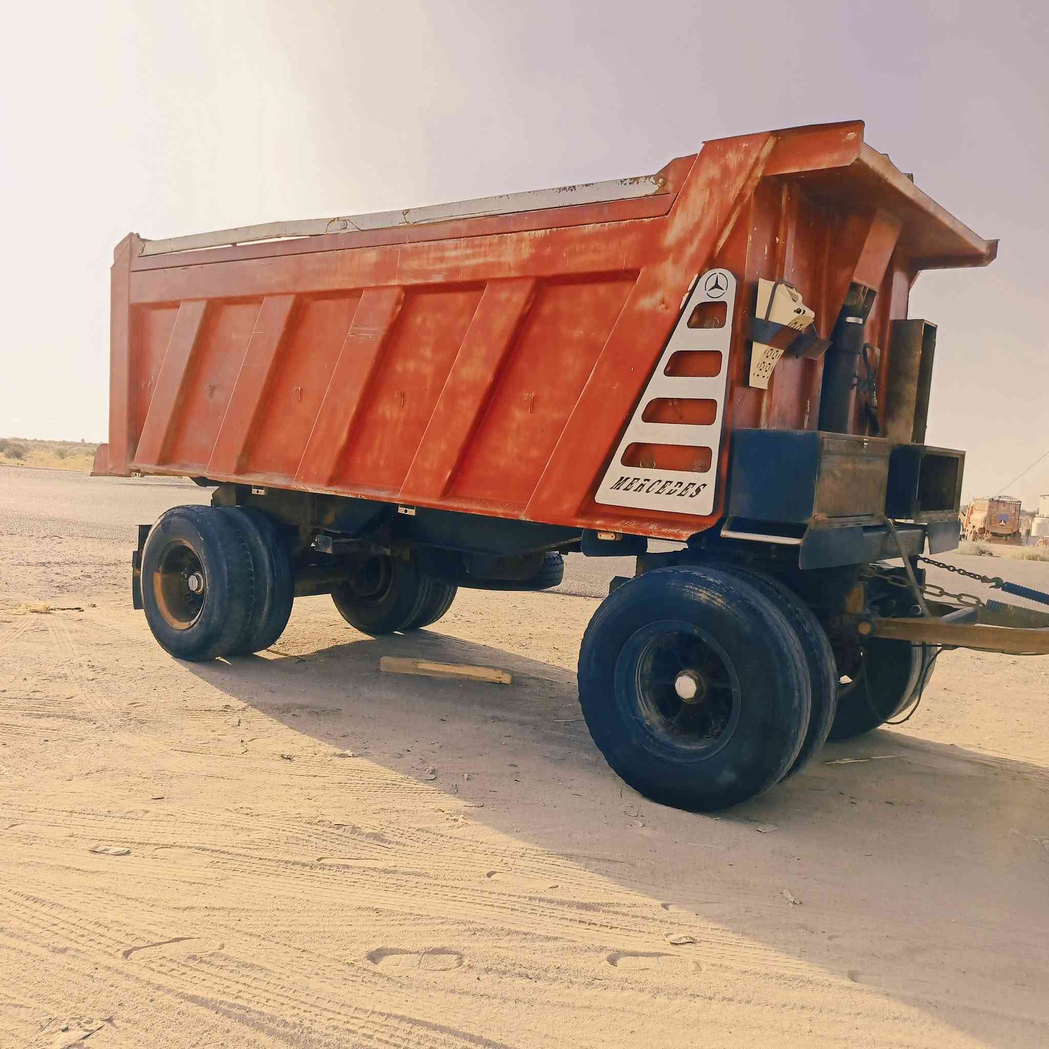 مقطورة تك للبيع ***********
