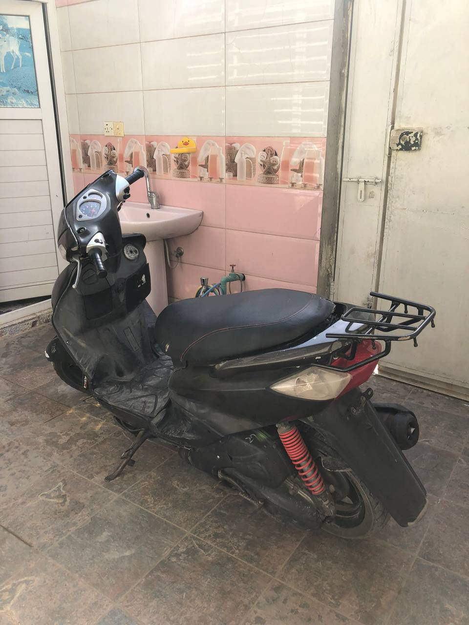 سلام عليكم سكنس نثيه ياباني 110 للبيع دراجه مثل مشوف بعينك نضافتها
سعر 650وبيها مجال مستعجل على بيعتها مكاني بغداد البلديات 
رقمي ***********
