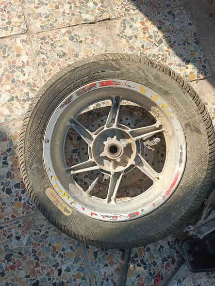 سلام عليكم شباب غراض صفر عشره للبيع تفصيخ صندوك نضيف ويل نضيف تاير الوره جديد بس تاير الكدام تعبان عينه شغاله بجم هوا جراراته اكو بعد غراض اليرد يتصل***********
