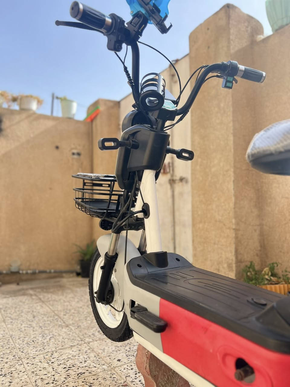 سلام عليكم للبيع دراجه شحن حجم 14 فول موصفات ملف 500 بطاريات جديد تخم تايرات دراجه جديده سعره 450 بي مجال عنواني ديالى خانقين رقم ***********
