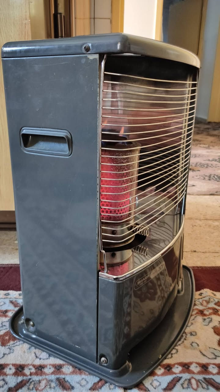 صوبه ياباني للبيع نضيفه بيها فطر بالعتله الي ترفع الفتيله ملحومه بس مضبوطه  السعر 35بيها مجال قليل 
موصل حي سومر
