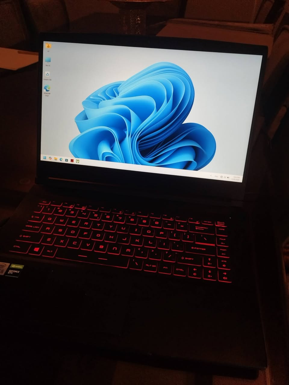 لابتوب للبيع  msi gf63 Thin
ذاكرة 256 ssd بالاضافة الى 1 تيرا hdd 
core i5 
باقي التفاصيل موضحة بالصور
السعر 650 وبيها مجال
*********** واتساب
