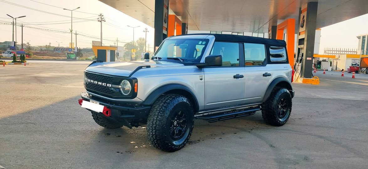 فورد برونگۆ مودیل 2023 رەنگی سلڤر تەنها 5 هەزار رۆیشتووە وەک سفر وایە دوو دەرگای سبوغە بێ ژوورێ پشت و پیش کپس گێر مکینە 
هەمووی بەشەرت چوارتایەی نوێ سقف چادرە چوار پستنی توربۆیە دەبل اکسلە ڕادار بەسمە دەرگا بەسمە شغال کوشین جلد و هیتەر سێ گێر شاشە کامیرا زۆر مواسەفاتی تر نرخی 273 ورەقە بەناوی خۆمە سەنەوی تازەیە هەزەو فحس ژینکە هەووی نوێ یە گۆرینەو فرۆشتن *********** أربيل, العراق
