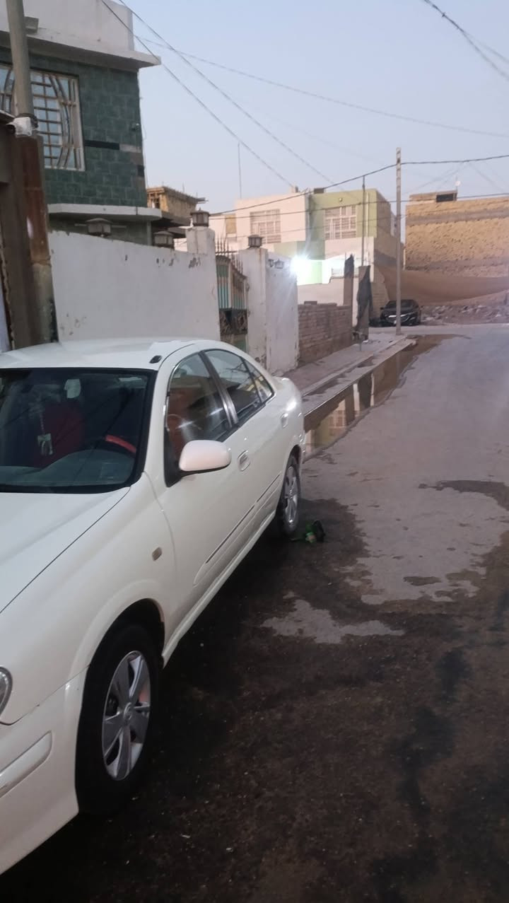 سلام عليكم نيسان صني موديل 2003سياره بيه ضربه بقبق الچنطه كير مكينه حداديه كفاله سياره جاهزه وخير من الله قادسيه بسمي مكانه بل ديوانيه  السعر 60وبيه مجال ***********
