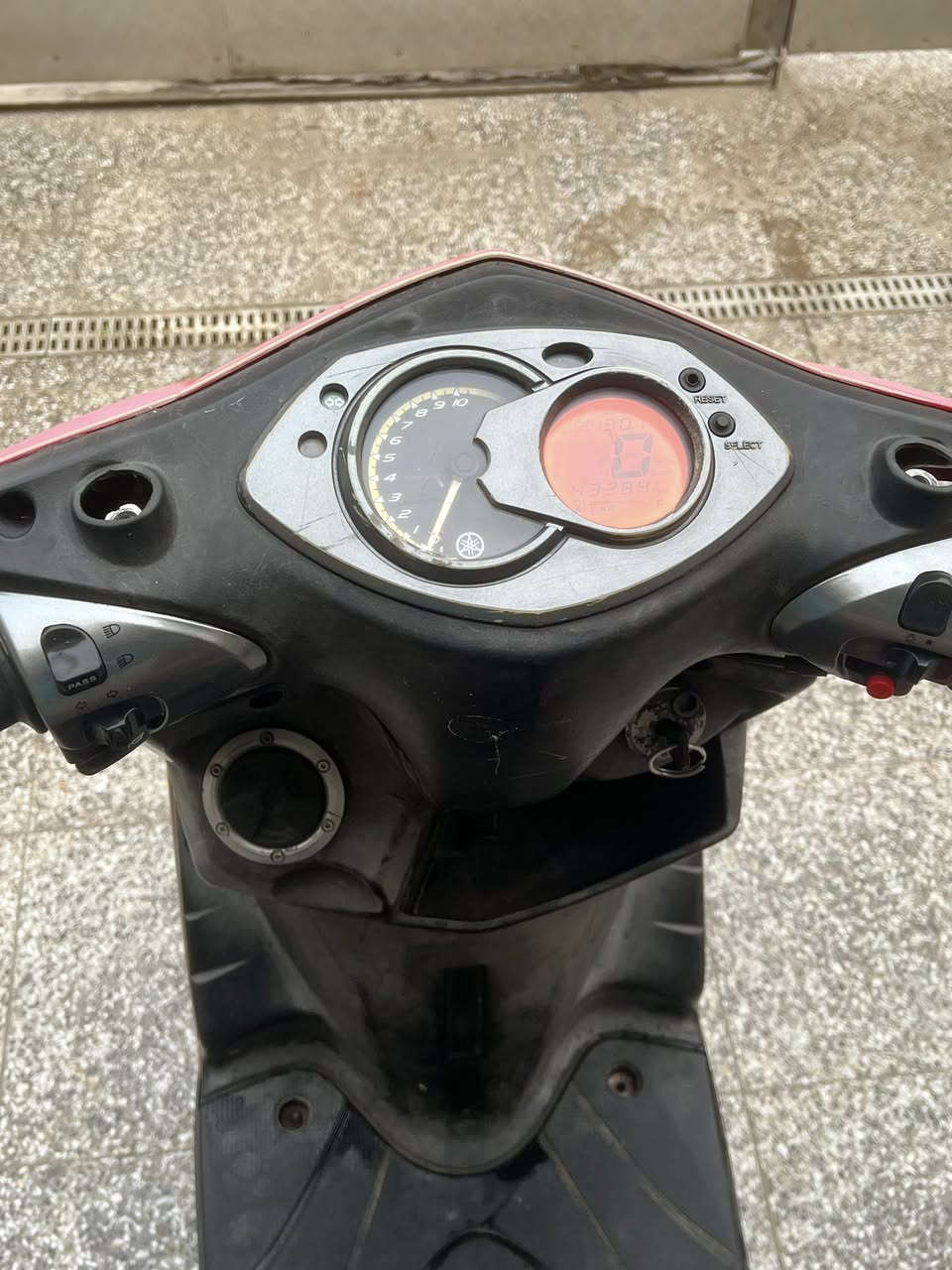 سلام عليكم دراجه سكنس فحل كابريتر دراجه يرادلها ملاحضات بسيطه سعر ٥٠٠بيها مجال العنوان بغداد رقم ***********
