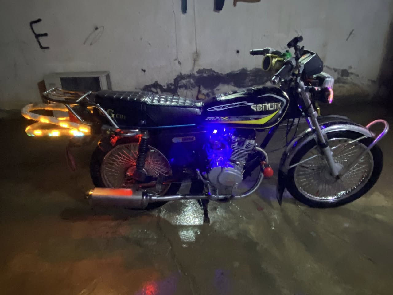 دراجه كلش حلوه ونضيفه حيل مجفته قبل سبوع مديل 19شناط فول كله شغاله تره حله من الصوره  سعره 425وبيه مجال هاذه رقمي ***********اتصل
