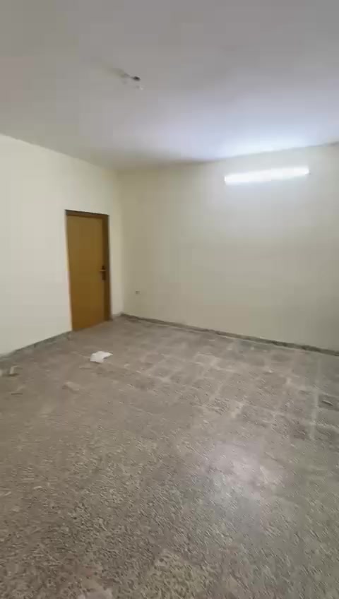 شقه للايجار طابق ثاني غرفه وصاله ومطبخ وخدمات موقعه خدمي حي الاعلام قرب المستوصف ايجاره 400 
للاستفسار 
***********
