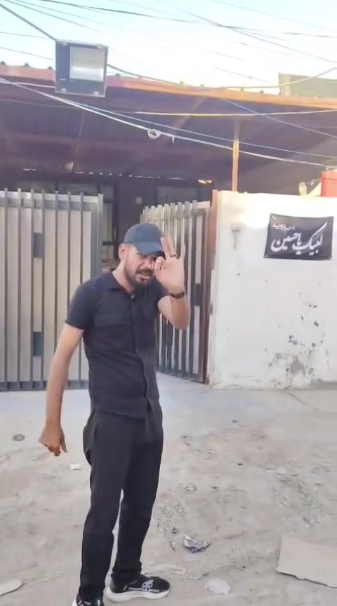 يعلن مكتب بركات الزهراء للعقار بيت طابو ملك صرف خلف التجاري المساحه200   العنوان شارع80خلف شركه السونار للسيارات السعر  300 ومطلوب72  للدوله  الاتصال *********** يرهم مراوس
