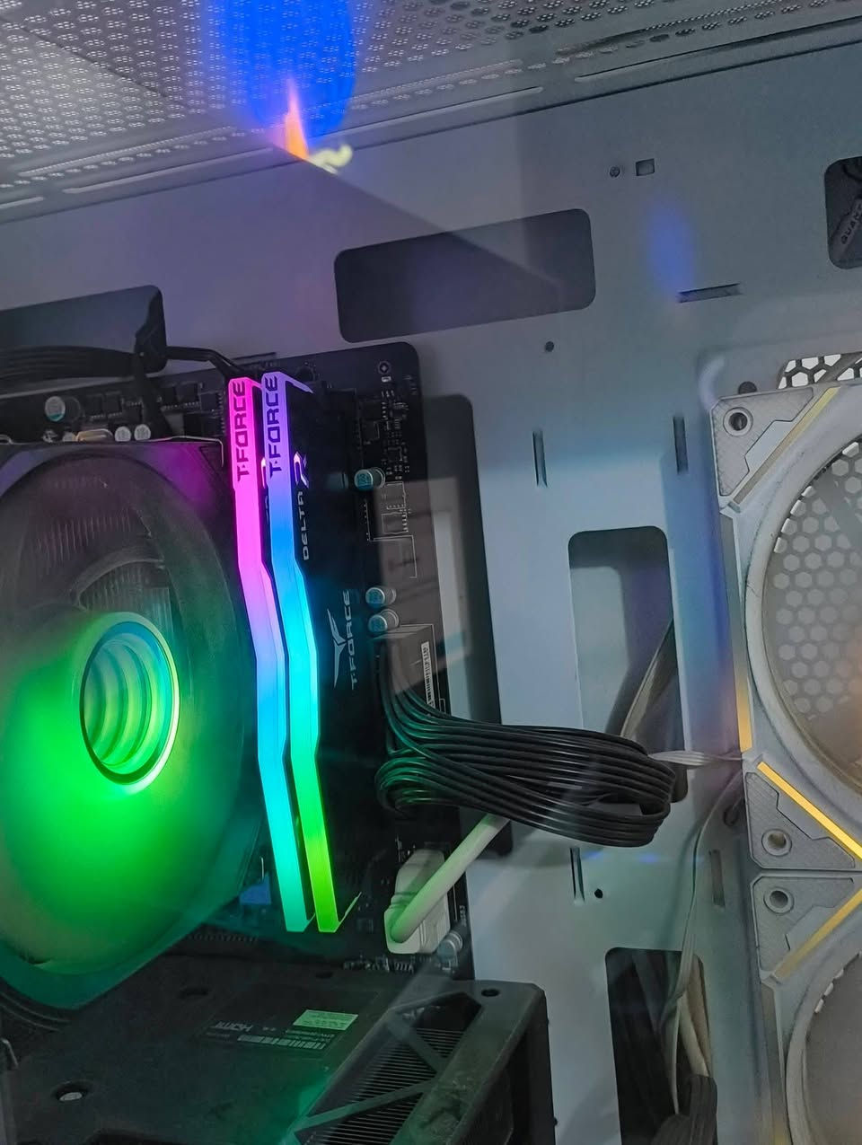 سلام عليكم حبايب pc بمواصفات حلوة ونضيفة الحاسبة
تجي كارت 4060 من ايسوس
وية معالج r5 5600
ورامات 16g ddr4 3600سرعة
وذاكرة m.2 1t بسرعة 4000
مذر بورد m450 
بور سبلاي 650w
 
معة شاشة حجم 32 2k 180hz بتردد 0.3
معة يوبي اس بحجم 1500 من فاربر اصلي
معة كيبورد من اتارك شارك x86 بي شاشة 
معة موس من اتارك شارك x6 اسود 

سعر الكيس 900الف
سعر الشاشة 225
يو بي اس 45 الف
كيبورد 45الف
موس 15 الف
واذا كلهن تاخذهن تجميعة كاملة ابيعة ب1200 
مكاني بغداد الشعب للتواصل ***********
