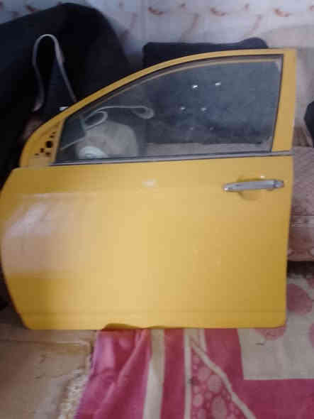 من رخصة مدير الكروب عندي بيبان ليفان 620 باب سايق وباب خلف السايق سعر الباب100 الف بيبان اصليه 
***********
