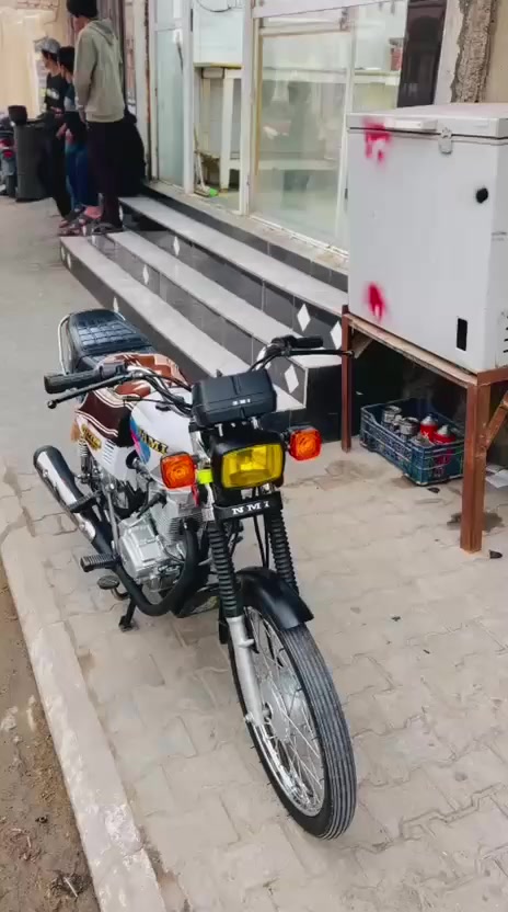 السلام عليكم دراجة نامة للبيع ٢٦ اوراق سكنر السعر٩٥٠ وبيهة مجال مامتواجد خاص رقم صاحب الدراجة ***********
