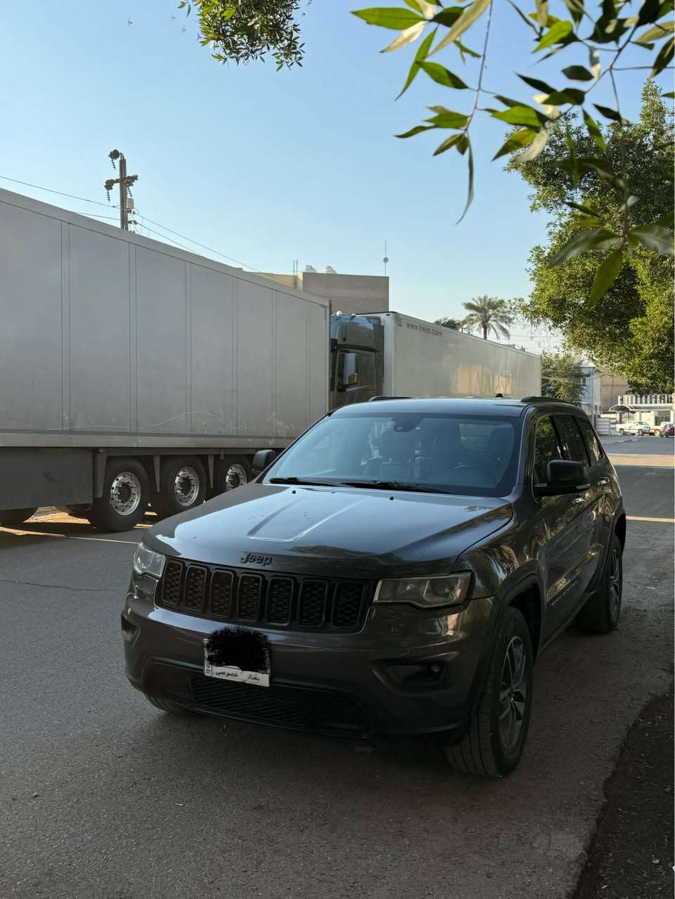 السلام عليكم 
جيب 2019 وارد امريكي
لمتد فول مواصفات: بصمة، كشنات جلد، مقاعد تدفئة تبريد 
ستيرن تدفئة ، ذاكرة مقاعد ، كشنات كهرباء، حساسات ، عدة الفتحة وهواي مواصفات غيره.
الضرر: جاملغ وبنيد فقط
السعر: 190$ وبيه مجال بسيط 
الاستفسارا: *********** بغداد, العراق
