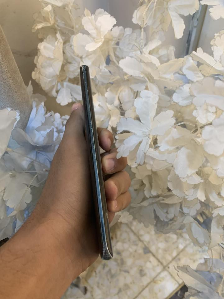 للبيع هواوي ميت 20 برو ذاكره 128 عشوائيه 6 جهاز معروف شاشه منحنيه كله شغال بصمه بل شاشه بس بي هاي الفطور موضحه بل صوره والجهاز شوفت عينك فول خطين يحمل كامرات دقه فول زوم 30 والسعر 150 وبي مجال قليل رقم ***********
