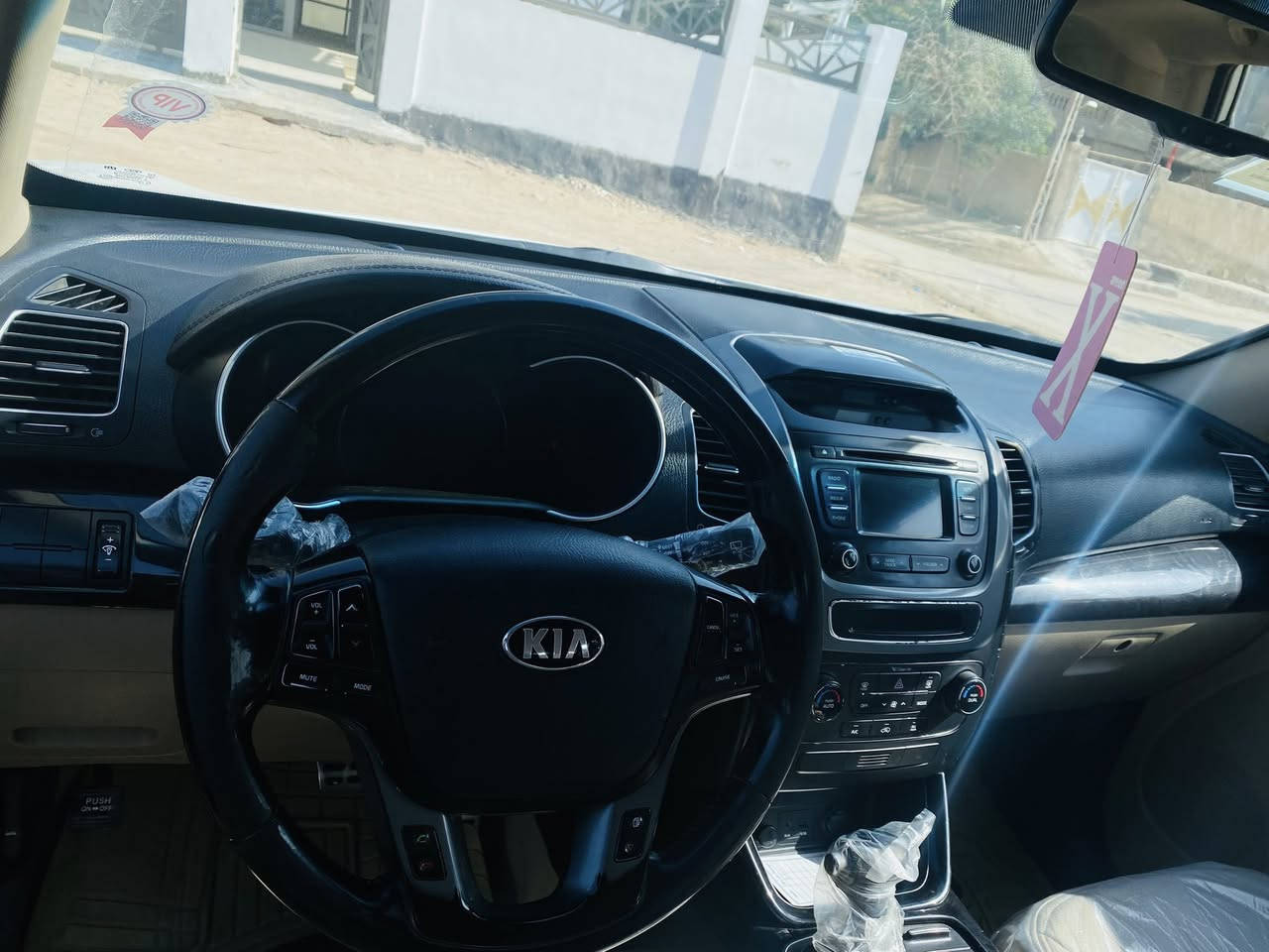 سورنتو 2014 فول مواصفات كفاله عامه 6 سلندر رقم بغداد مكان السيارة نجف للاستفسار ***********
