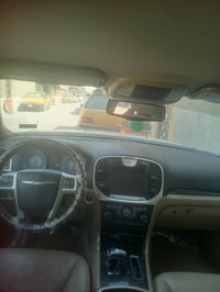 اوباما 2012  مبدل فقط باب خلفي وصبغ فوق جامه الاماميه وبيها ضربه بالبك...