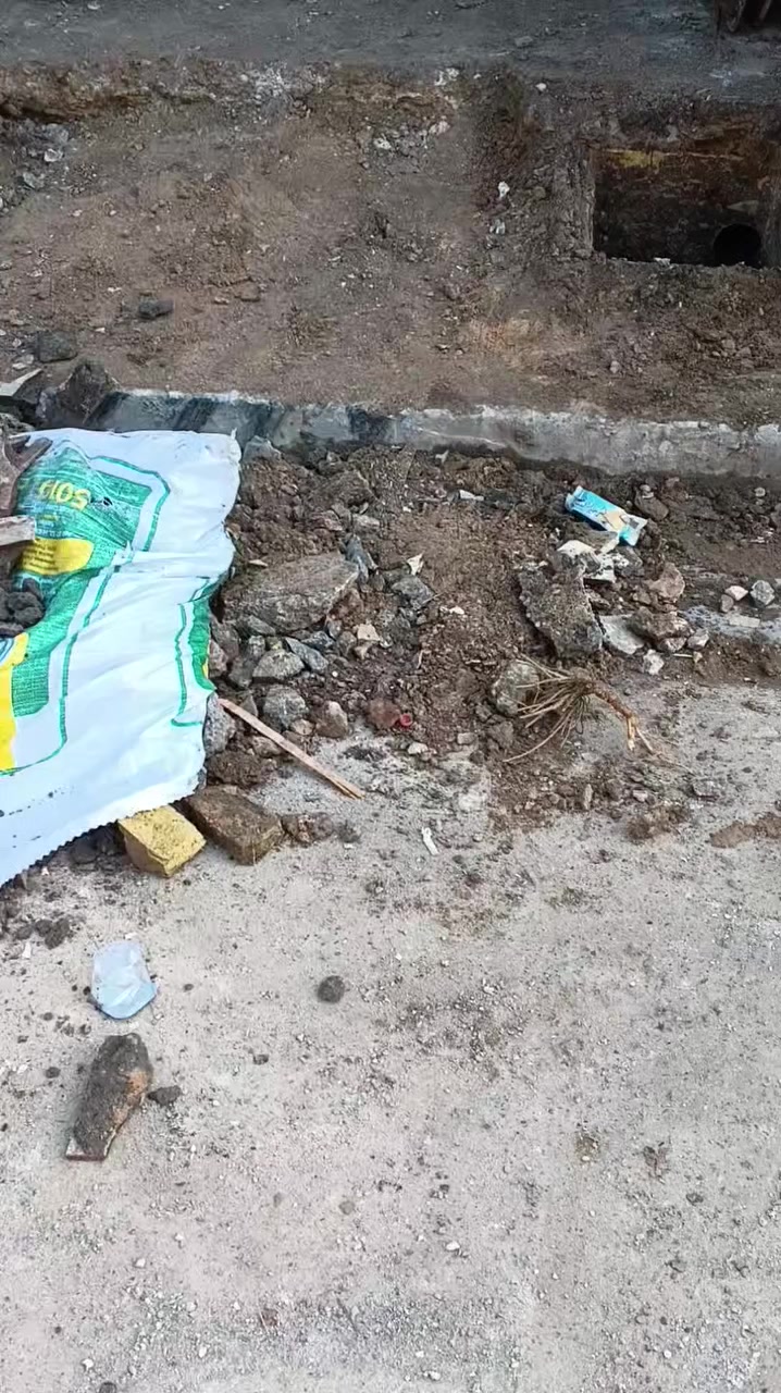 گادر مختص بالتفليش تفليش ارضيه وجدران ورباطات وسگوف وتگشير *********** اتصل وبخدمتك بي واتساب متفرغ حالين
