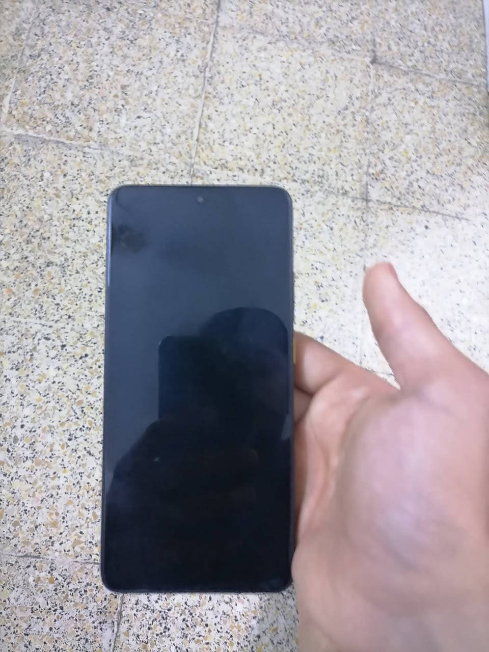 سلام عليكم جهاز بوكوx7برو للبيع فقط جهاز نضيف استعمال قليل ذاكره 512 عشوائيه 12+6 يعني عشوائيه 20  سعره حلو ومناسب ب ٤٠٠ وبي مجال قليل رقم هاتف ***********
ومعى كارتونته الاصليه شرط جهاز جديد لوك شخط مابي يشغل 120 فريم حقيقي وكذالك شاحنه 90 واط معى

