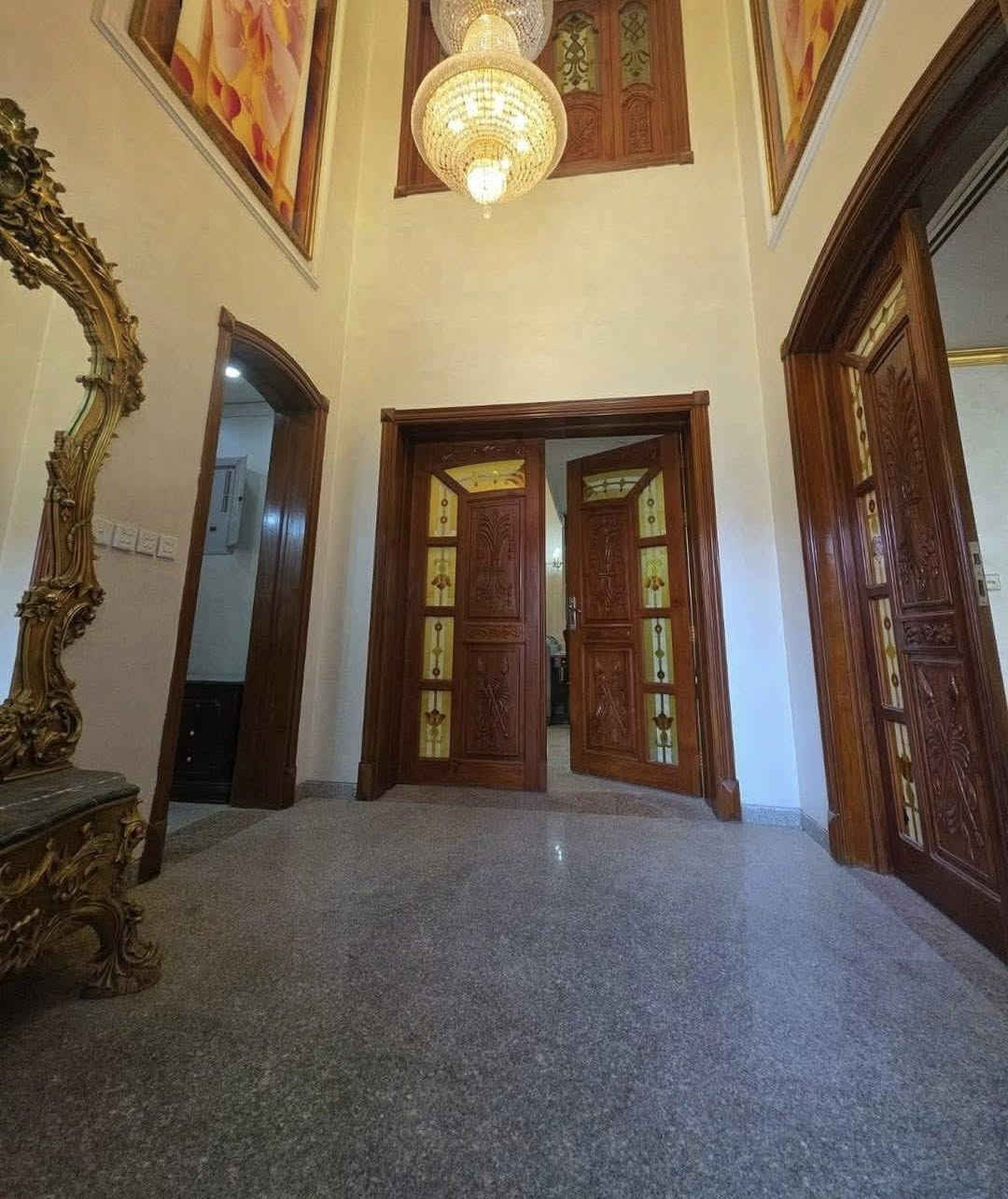 ⭕️.يوجد فيلا vip للايجار

📍.الحارثيه قرب الزيتون مباشرتاً 

⭕️ بناء حديث جدا مميز مؤثث بالكامل 

⭕️.يتوفر تصوير واضح للعقار

⭕️.علما كهرباء 24 ساعه وطني

⭕️.تحتوي 7 غرف +صاله عدد 3 +حمام عدد 8+مسبح+لوندري +كراج اندر كراون  يتسع 5 سيارات + غرفه للحارس +حديقه +مدخلين

يؤجر لشركات او المنضمات السياسيه او الشركات الاجنبيه ومراكز التجميل…….وغيرها من مهن تجاريه او سكنيه 

للاستفسار/***********

🟢.يتوفر لدينا عروض ايجار داخل مناطق بغداد بمختلف المساحات الكبيره (التجاريه والسكنيه)

📍.يرموك/قادسيه/منصور/داوودي/حارثيه/جادريه/عرصات الهنديه/كراده/زيونه

— في ‏الحارثيه شارع الزيتون‏.
