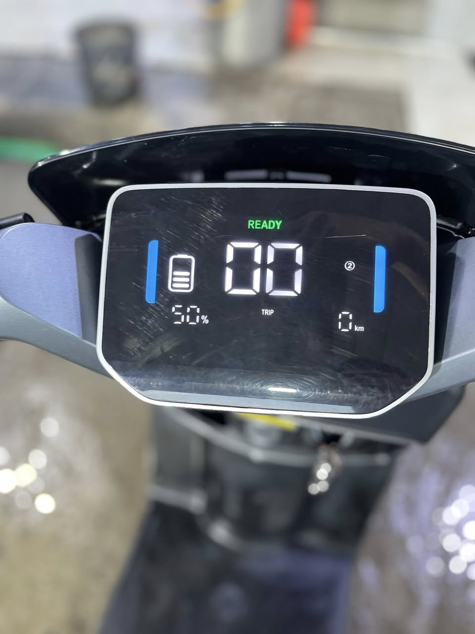 سلام عليكم دراجه شحنه مستعمله قليل جدا ملفه 30000 بطاريات سته نوعه البطاريه برتقالي السعر وتساب ***********
