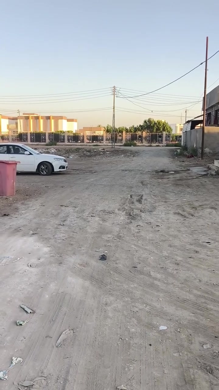 قطعه سكنيه مساحته 262م تقع حي الحسناوي قرب مدارس صينيه موقع جيد الاستفسار الاتصال على الارقام التاليه ***********او ***********او مراجعة مكتب النخله الذهبيه موقع المكتب شارع مستشفى الامام علي
