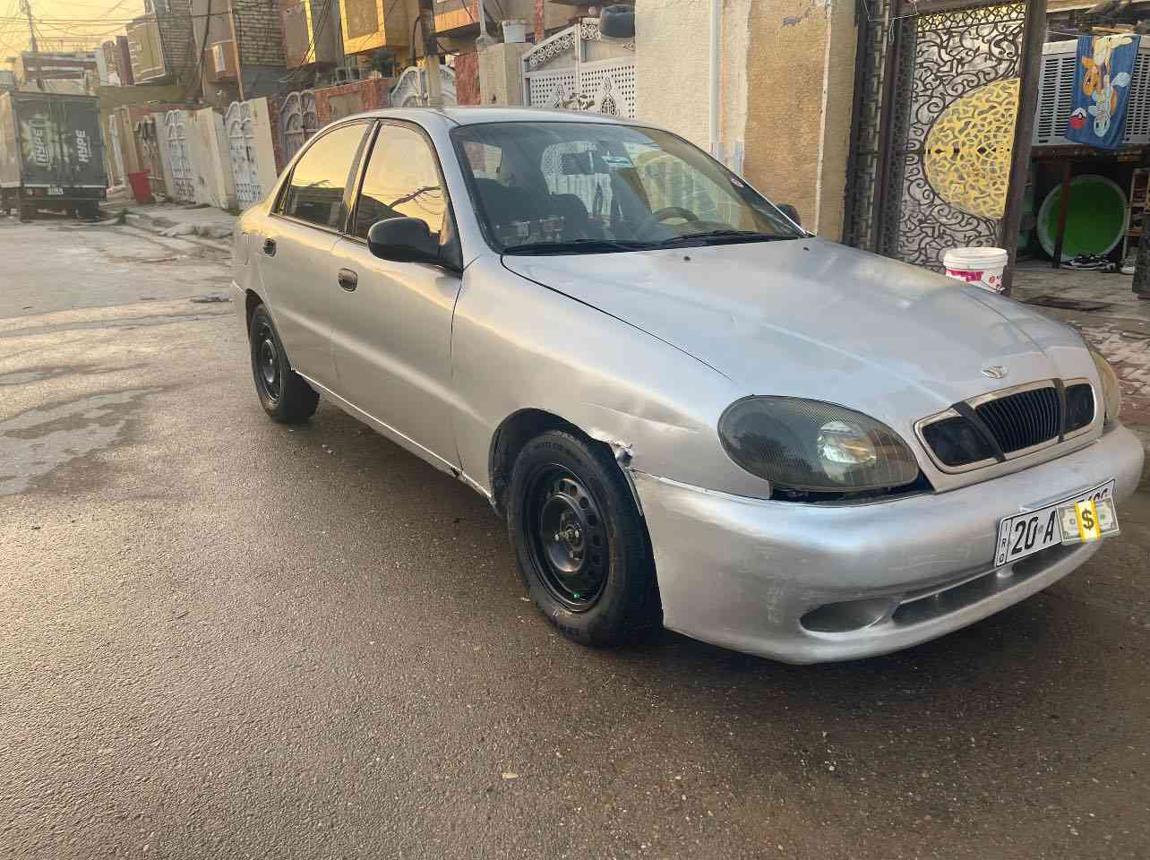 دايو لانوس موديل 1997 رقم خصوصي ديالى سنويه جديده   تحويل ثاني يوم  مصفره من كلشي صدر خلفي وامامي جديد كهربائيات كلها شغاله كيرها نضيف مكينه 1600 كايمه تصعد دهن على البلكات بس تشتغل وتمشي يعني يرادلها تجفيت وياها دشبول جديد هوه ولضفيره 
مكانها بغداد الحسينيه سعر 25$ وبيها مجال بسيط رقم ***********
