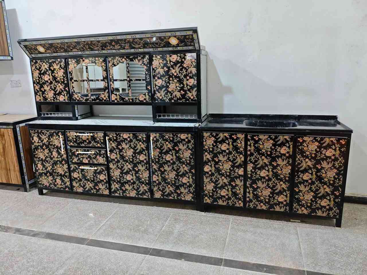 كاونتر  جديد مترين ارضي ومعلق وسنك مرمر متر و30 المكان الاسكان الصناعي واكو توصيل شراي خاص ***********
