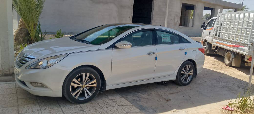 سوناتا موديل 2011 فول مواصفات 
للبيع 
بانوراما 
بصمه 
خزن ذاتي 
كشنات كهرباء 
تحكم استيرن جهتين 
شفتات بلستيرن
تبريد ثلج وتدفئه 
نضام ايكو
مكينه2400 مكفوله كفاله عامه بيها فقط بارد السونار مرافق مع المنشور حبايبي 
كير 6نمر مكفول
مري شفط +اشاير بلمري
اربعه دسك
اترايها وين متريد 
حساس خلفي 
لايت دوار
رقم بغداد الدولي بسمي مشروع وطني
 رقم صاحب سيارة ***********
السعر 130 وبيها مجال كلش قليل
