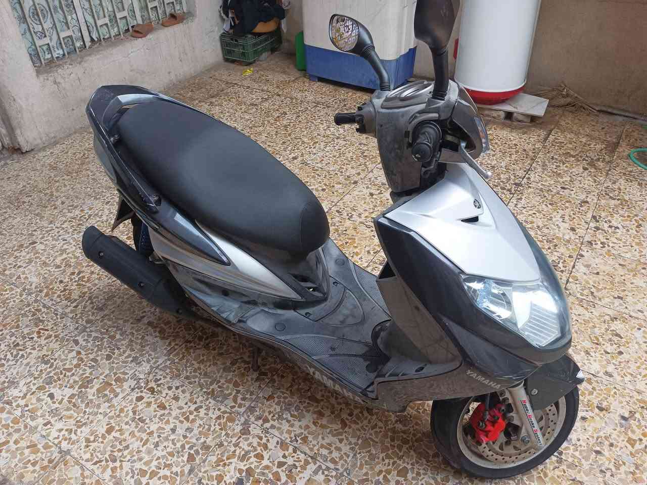 السلام عليكم
دراجه سكنس فحل 
كوري نوزل جديده مكفولة كفاله عامه ختم واحد ماشيه 25 مكينه مامفتوحه لوك جديده المكان بغداد ***********
