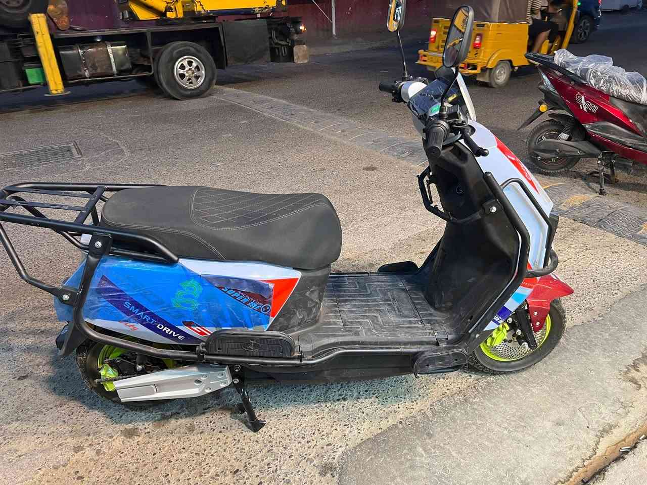 دراجة GT500  جديدة  ونظيفة بعدها بالجيس للبيع اخذتها ب800 للبيه ب750 استخدام يومين فقط كلشي بيها على حطته ما بيها كل نقص 6 بطاريات حجم كبير تحتوي على صندوق إضافي في الخلف وسويجين وبصمات عدد اثنين وكارت تشغيل nfc اثنين سبب البيع كبيرة والأهل ما قبلو عليها
دراجة GT500  جديدة  ونظيفة بعدها بالجيس للبيع اخذتها ب800 للبيه ب750 استخدام يومين فقط كلشي بيها على حطته ما بيها كل نقص 6 بطاريات حجم كبير تحتوي على صندوق إضافي في الخلف وسويجين وبصمات عدد اثنين وكارت تشغيل nfc اثنين سبب البيع كبيرة والأهل ما قبلو عليها
 تفاصيل أكثر ♥️✅👇 
***********
