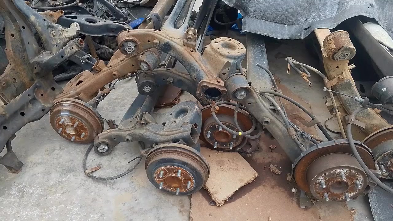 غراض سيراتو تفصيخ حاويه من موديل ٩ الى ١٣ والنترا من ٧الى ١١ يوجد توصيل جميع المحافظات 5000الف الاستفساررًالاتصال عل الرقم *********** الحجز واتساب أو خاص
