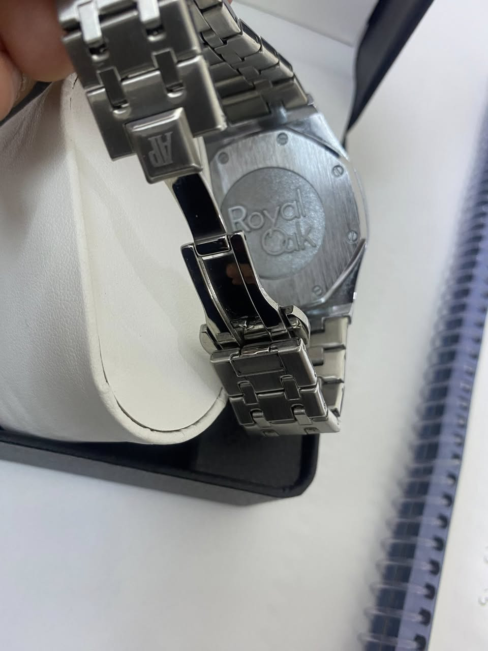 شلعه ساعات ب 170 الف قفل كلهن بطاريه ولمينوس بعلبهم وعلاكاتهم تجي وياهم ساعتين نسائي  هديه اكو توصيل ***********
