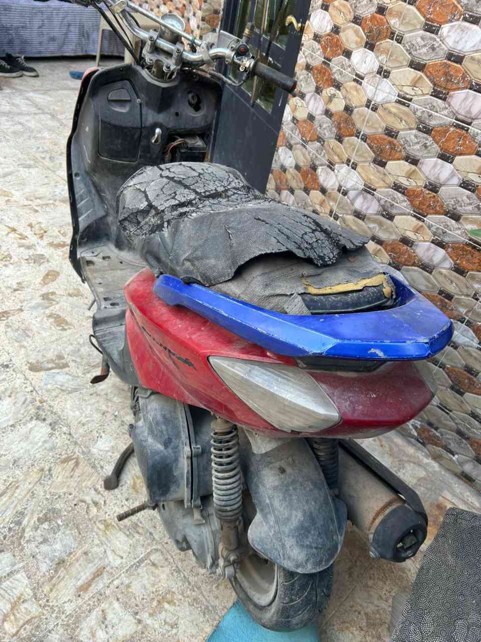 السلام عليكم   عندي ذني الدراجتين ابيع هل موجود  رايدهن ب٣٥٠  *********** مكاني الشعب
