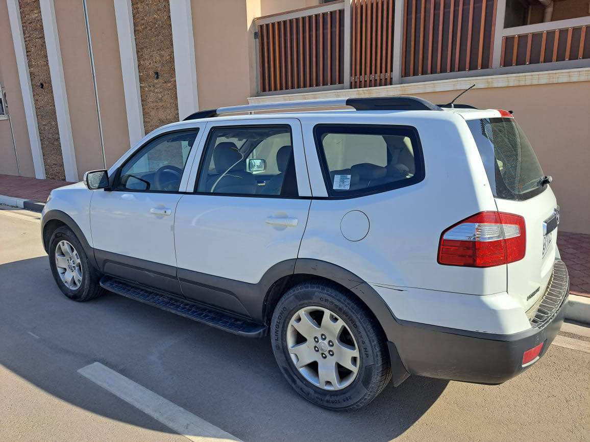 موهافي 2015 ٦ سلندر 
رقم بصره سنويه لغاية2028
دفع خلفي .محرك توني شاده صار شهر حداديه اماميه جديده دسكات جديده 
ماشيه 111 الف كيلومتر 
بيهه طعجه بالهلال الخلفي ما مصلحه  خفيفه موضحه بلصور وبيها تصليح بلدعاميه الاماميه والباقي كله كفاله
السياره ما بيهه قطرة صبغ وعلى ايدي ١١ سنه 

السعر ١٦٥ ورقه وبيهه مجال
*********** البصرة, العراق
