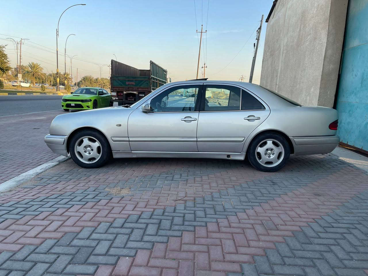 مارسدس ام عيون افنكارد ١٩٩٧ خراطيم٣٢٠
رقم اربيل سنويه ورقم وهزة جدد
مكينه ٦ سلندر كير D4 مكفولات 
فول مواصفات ١/١
فتحة سلايت روف طكتين جام
تحم ستيرن جهتين
مري قلابه واشاير بــ مري ومري كهرباء 
كشنات كهرباء وتدفئة كشنات
خزن كشنات ميموري  
ثلاجة بــ تجوة الوسطية
قطعتين تبريد 
بردة سلايت كهربائيه
وباقي التفآصيل 
***********
