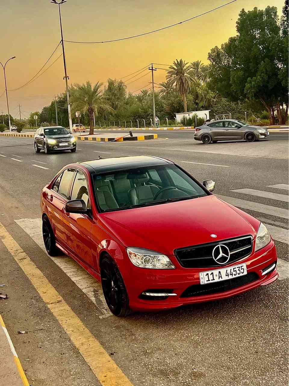 للبيع فقط: مرسيدس C300 موديل 2009 - لون أحمر مميز - بحالة ممتازة ⚔️
 • السعر: 12،900 دولار بيها مجال بسيط ⚔️
 • الموقع: كربلاء او بابل ⚔️
 • للتواصل: *********** / *********** ⚔️

تفاصيل السيارة:
 • رقم بغداد جديد مع هزة وسنوية جديدة ⚔️
 • المحرك: 6 سلندر ⚔️
 • نظام تبريد قطعتين ⚔️
 • ثلاجة داخلية ⚔️
 • مثبت سرعة (كروز كنترول) ⚔️
 • بانوراما كاملة (سلايت) ⚔️
 • مرايا داخلية وجانبية عاكسة ⚔️
 • تحكم ستيرن كهربائي ⚔️
 • مري كهربائية ⚔️
 • أنظمة قيادة متعددة: سبورت وطبيعي ⚔️
 • شاشة أعطال متطورة ⚔️
 • داخلية بلون أوف وايت فخم ⚔️
 • ويل كب مقاس 18 مع تخم تاير جديد ⚔️
 • شاشة قلاب كبيرة ⚔️
 • كشنات تدفئة ⚔️
 • سستم سماعات داخلية عالية الجودة ⚔️
 • حدادية أمامية وخلفية جديدة ⚔️
 • صبغ مكانات للجمالية بسبب شخوط وجراد بدون اي حادث غير حادث امريكا — أبيع حزام ⚔️
 • السيارة بدون أي نقص، نظيفة جداً وأحلى من الصور! ⚔️ بغداد, العراق
