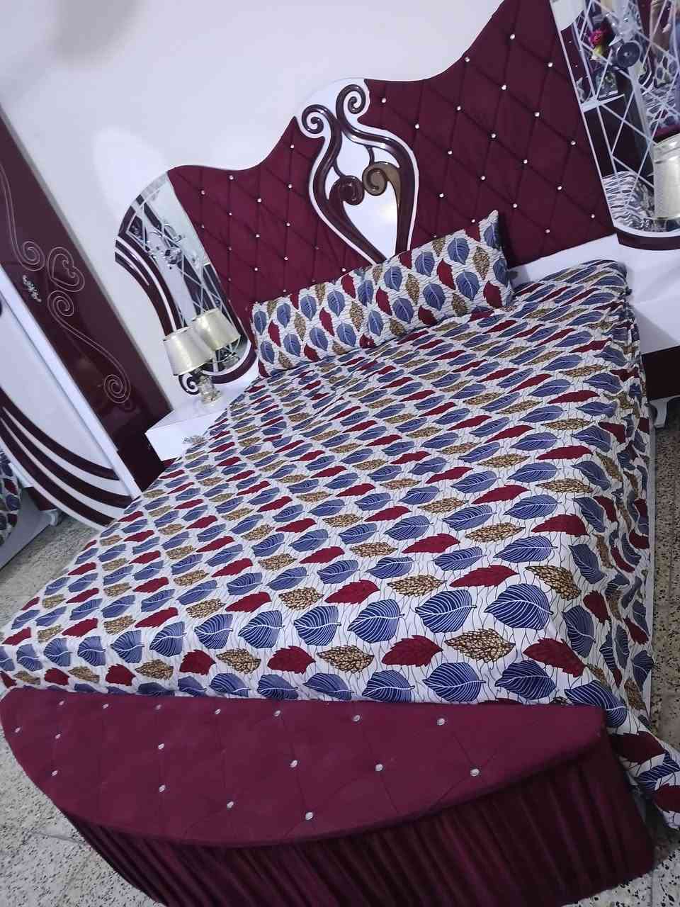 غرفه تركيا للبيع مستعجلين على بيعتها نضيفه كل ضرر مابيهه سعر ٦٥٠ وبيهه مجال وتخم خشب بلوك توصا جديد صار سنه من اخذته مليون و٢٠٠ وهسه اريد ابيعه ٦٥٠ وبي مجال طبلات جدد وحده جبيره وأربعه صغار سعر ١٧٥ وبيهه مجال العنوان تحرير قرب جامع الشهيدين ***********
