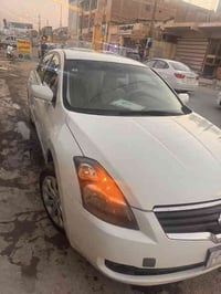 نيسان التيما.2009 مكينة 4 سلندر السيارة نضيفه  مكينه مكفول وكير مكفول ...