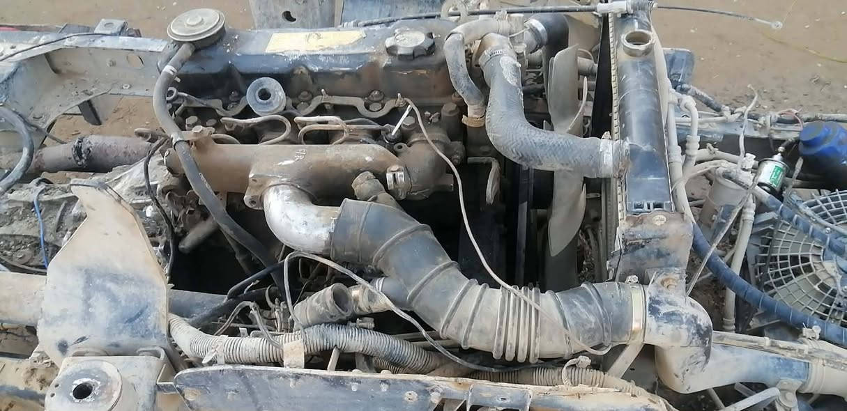 السلام عليكم ورحمة الله وبركاته اخوان للبيع محرك كير اكسل صدر تبريد ويل خلفيه عدد ٣ امامي عدد ٢للاتصال ***********
