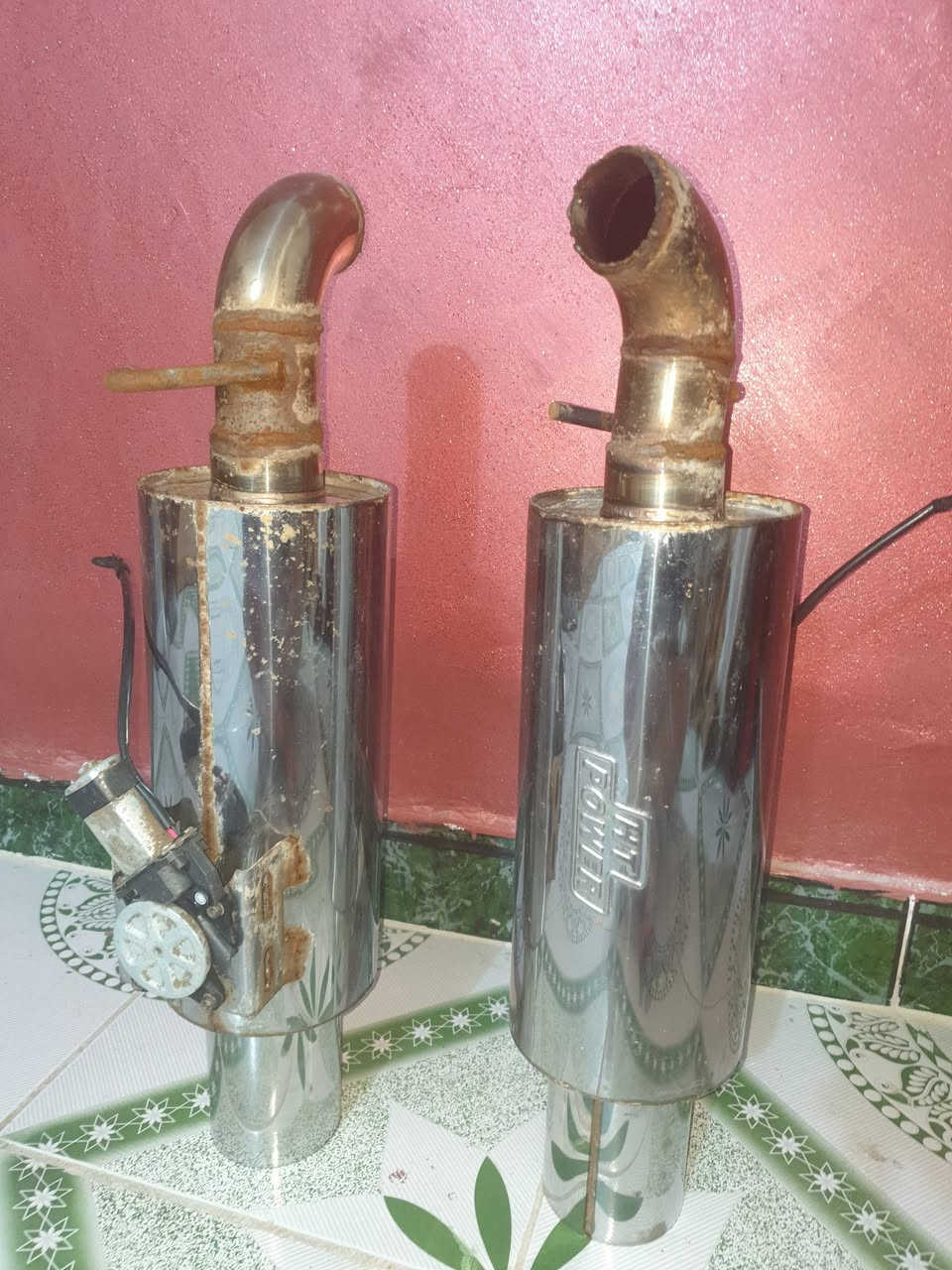 اللهم صلي على محمد وال محمد 
السلام عليكم كزوزات HT POWER  ستعمال اقل 4 اشهر بعدهن جديدات صوتهن تفليش بوابات شغاله عارضهم 250 وبيهن مجال مكاني حله ***********
