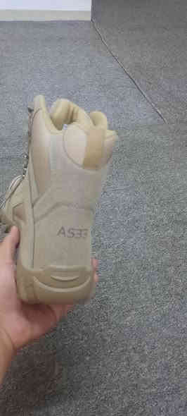 هذا حذاء Amblers AS33 العسكري التكتيكي المقاوم للماء باللون البيج. 
الجزء العلوي مصنوع من جلد النوبوك المحبب بالكامل المقاوم للماء. 
يحتوي على غشاء داخلي مقاوم للماء وجيد التهوية من نوع DRI-BLOC™. 
مزود بغطاء مطاطي مصبوب عند مقدمة الحذاء لمزيد من المتانة والحماية. 
يحتوي على نعل داخلي مريح ومبطن وقابل للإزالة من مادة البولي يوريثان. 
القياس ٤٣
السعر ٣٥ مع التوصيل
***********
