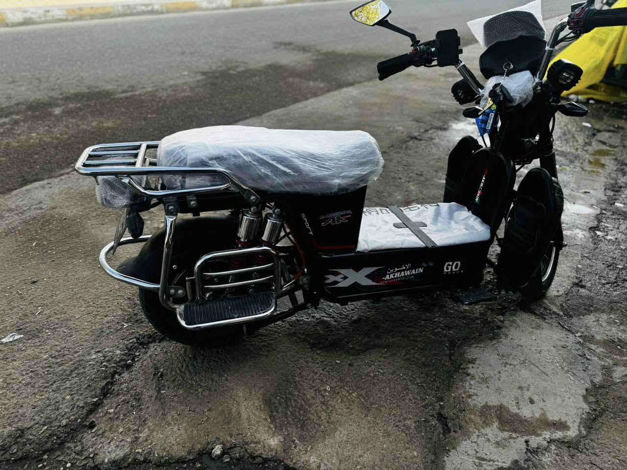 السلام عليكم للبيع اخوين 24 6 بطاريات الموطور نظيف البطاريات على الفحص للاستفسار ***********
 السعر 550
