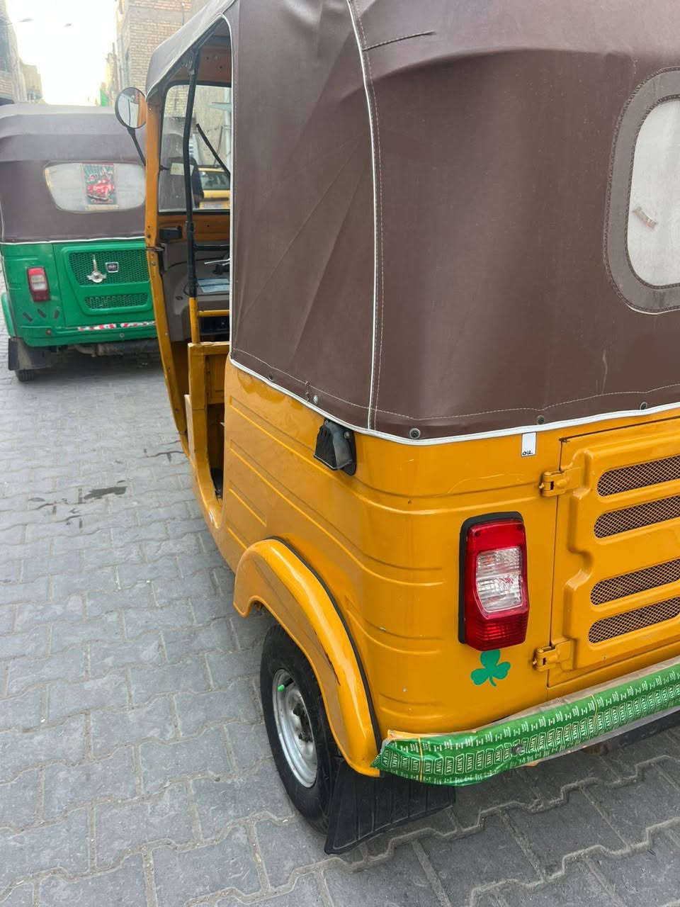 السلام عليكم تكتك 2020 شهر 11 رقم وسنويه تحويل ثاني يوم كفاله عامه لا ضربه ولا صبغ معمره بس دوس مكينه بلاديه تخم تاير جديد كهربائيات كلهه شغاله نقصهه بس بجم بياع شراي ماتعامل ويا بدون مفاشل *********** اتصل واني خادم
