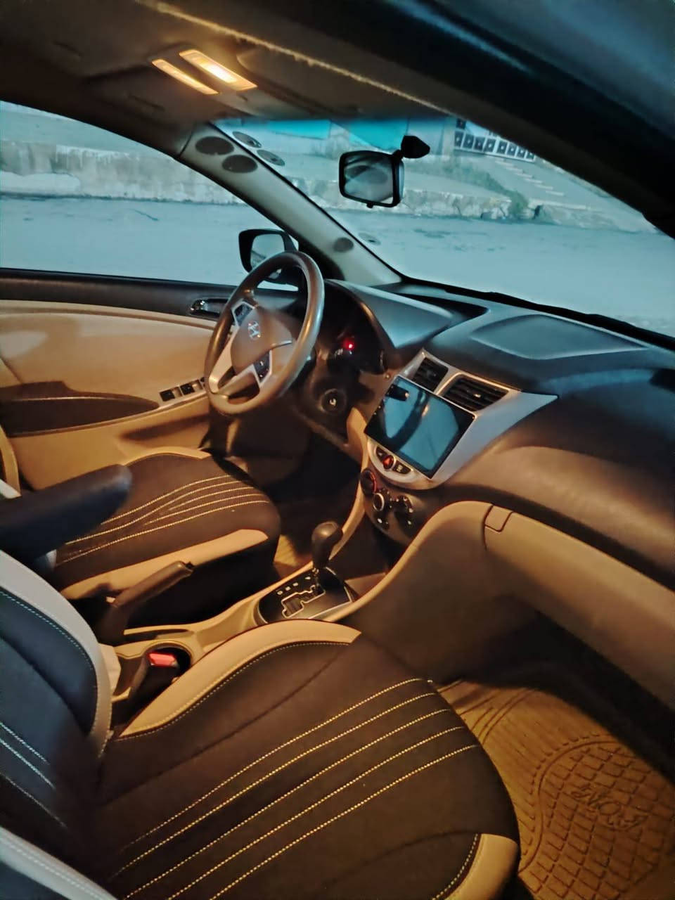 السلام عليكم اكسنت للبيع موديل 2012 خليجي فول عدا الفتحة محرك 16 قطرتين محرك كير كله شرط تبريد طخم تايرات باتري كله جديد بيها مكانتين  بارد صغار   بدون صبغ عنواني موصل الايسر السعر 110 للاتصال ‏‪ 
‏‪***********‬‏
‏‪***********
