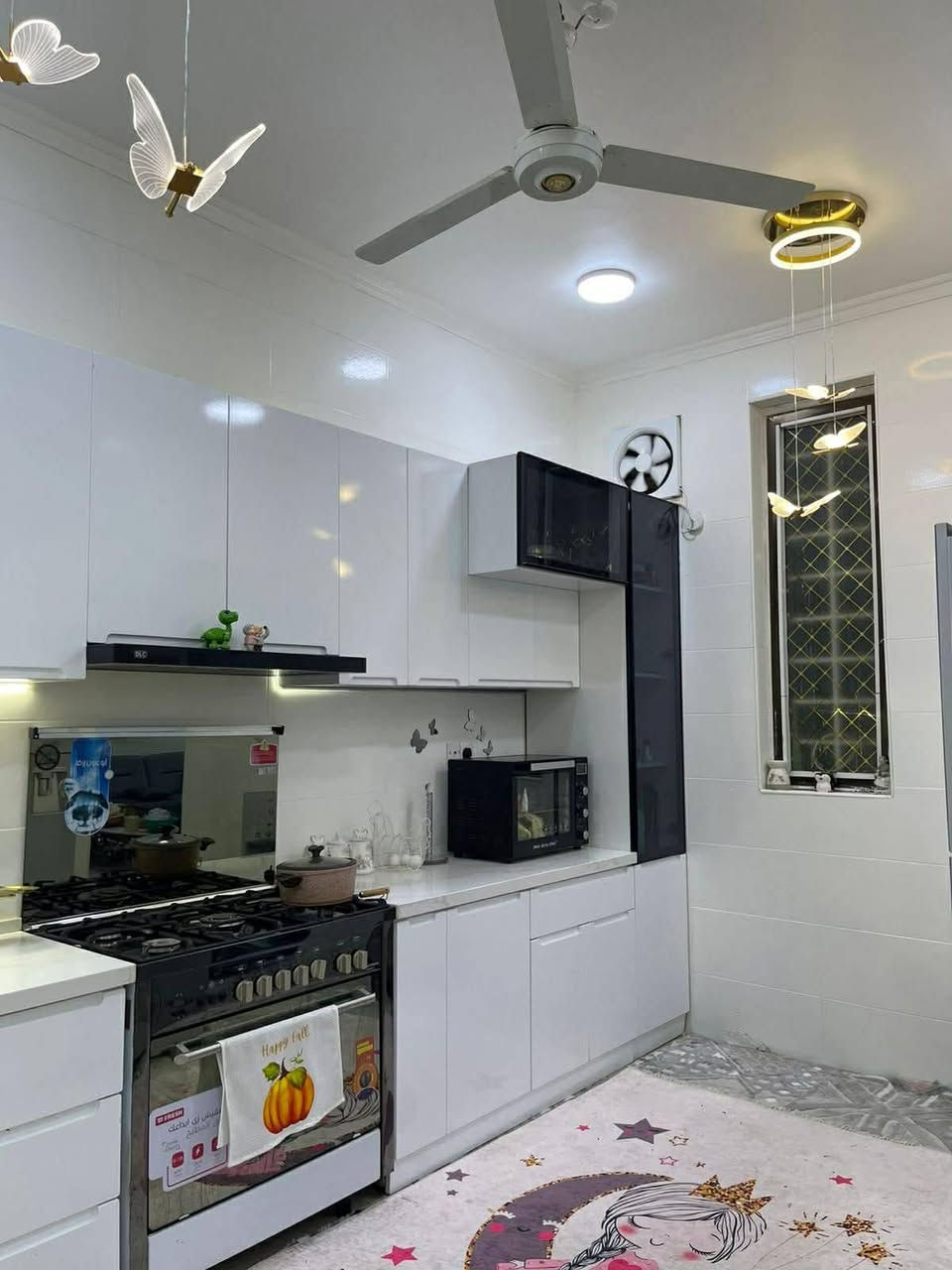 بيت للبيع طابو صرف تحويل مباشر السعر ١٠٥ مليون جاهز من كلشي بناء حديث قبل سنه يحتوي على غرفتين نوم واستقبال ومطبخ وصالة 
للاستفسار
***********
***********
