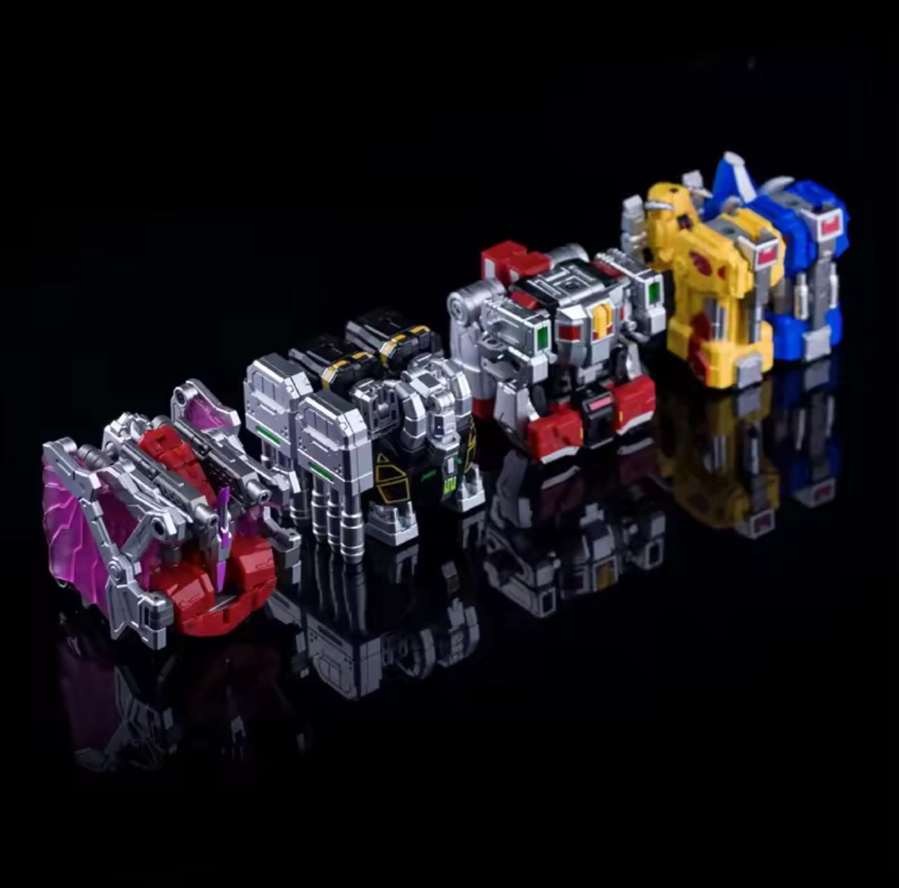 Lucky Cat Micro Cosmos MC-03 Beast Lord،  مجسم آلي قابل للتحويل يمثل شخصية "ميغازورد" الشهيرة. 
المكونات: يتكون من 5 آليات (ديناصورات) يمكن تحويلها بشكل منفصل أو دمجها لتشكيل الروبوت الضخم. 
المميزات: يمكن تحويل الآليات الفردية إلى شكل مكعبات صغيرة للتخزين. 
الحجم: يبلغ ارتفاع الروبوت المدمج حوالي 18 سم. 
المادة: مصنوع من بلاستيك ABS وأجزاء معدنية مصبوبة. 
للبيع السعر خاص 
متوفر توصيل لجميع محافظات العراق


**إذا كنت صاحب هذا الإعلان وتريد حذفه لأي سبب، رجاءا أرسل رسالة إلى الدعم الفني**