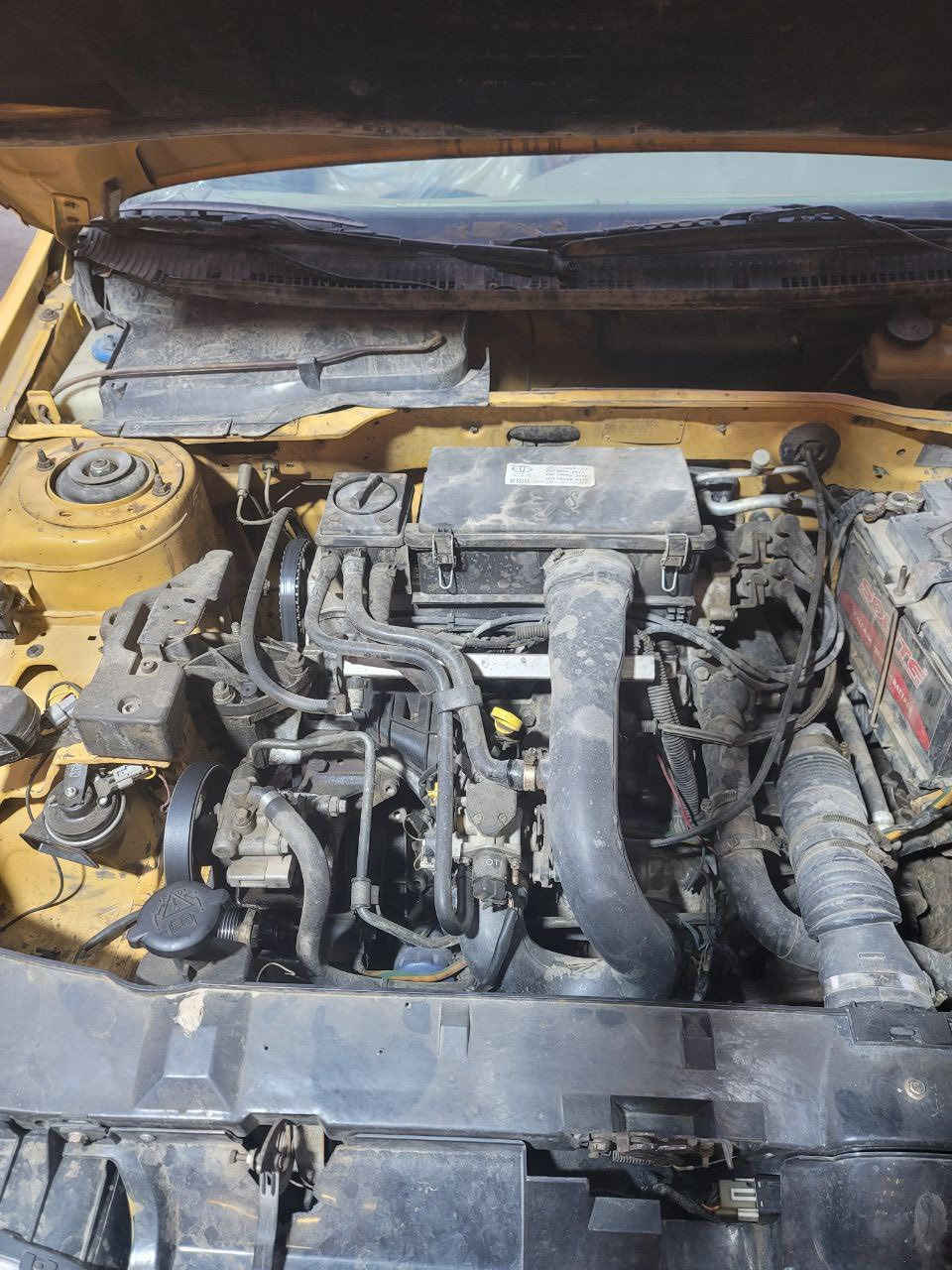 سلام عليكم بيجو GLXبيها مكينه فرنسي كير ومكينه كفاله تبريد تدفئه سياره مال شغل مديل ١١ تخم تاير جديد عينه وكلج جديد سياره كلشي شغال بيها رايدها ٢٥ رقمها الماني راعيها يريد تحويل بغداد ***********
