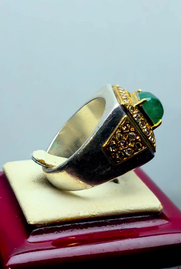 زمرد كولمبي طبيعي(كابشيون)💯
تطعيم ماس & ذهب ⚜️


**إذا كنت صاحب هذا الإعلان وتريد حذفه لأي سبب، رجاءا أرسل رسالة إلى الدعم الفني**