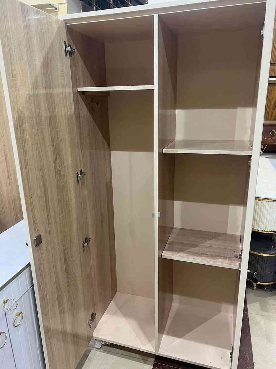 معرض صلاح آلدين للأثاث المنزلي للجمله والمفرد 
وصول وجبه جديده 
كنتور تركي 2باب 3باب مع ميز تواليت وبوفيه فراش 
خشب Mdf بلوك شغل موصل درجه اولى. 
***********
العنوان تكريت الزهور مقابل كليه تربيه البنآت مجاور تانكي المآء قرب غصن الزيتون وتساب ***********
